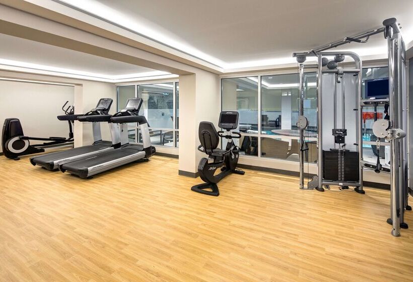 هتل Doubletree By Hilton Halifax Dartmouth