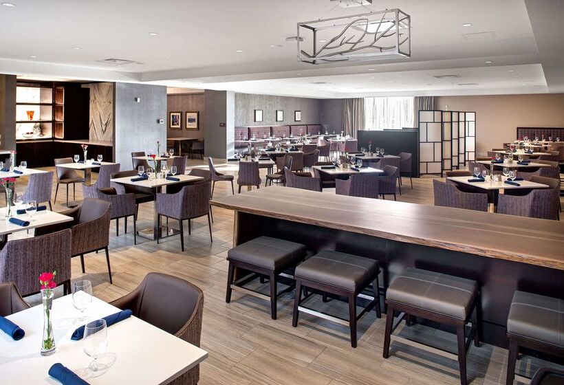 هتل Doubletree By Hilton Halifax Dartmouth