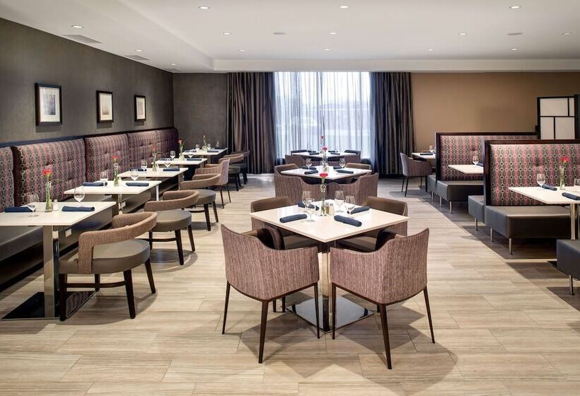 هتل Doubletree By Hilton Halifax Dartmouth