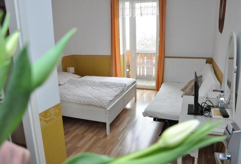 مبيت وإفطار Gloriett Panzió
