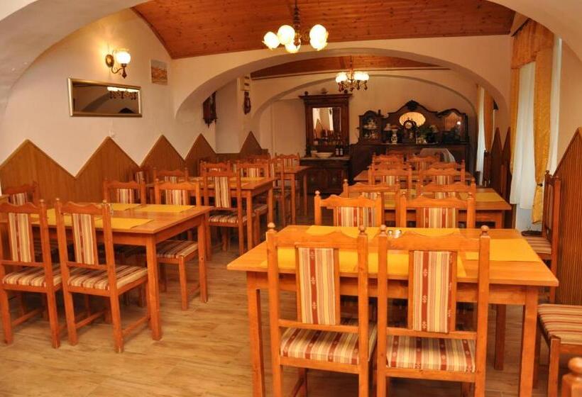 مبيت وإفطار Gloriett Panzió