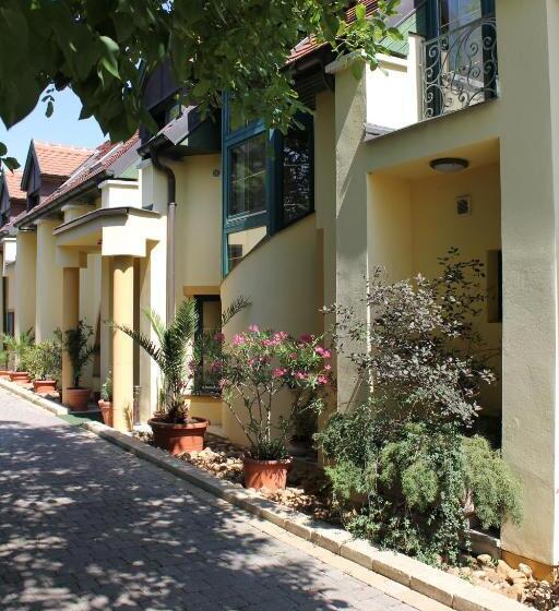 مبيت وإفطار Levanda Panzió