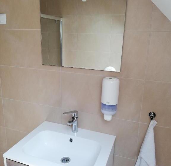 مبيت وإفطار Levanda Panzió