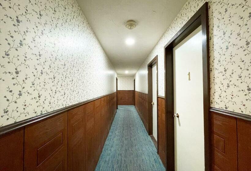 فندق على الطريق Valhalla Inn