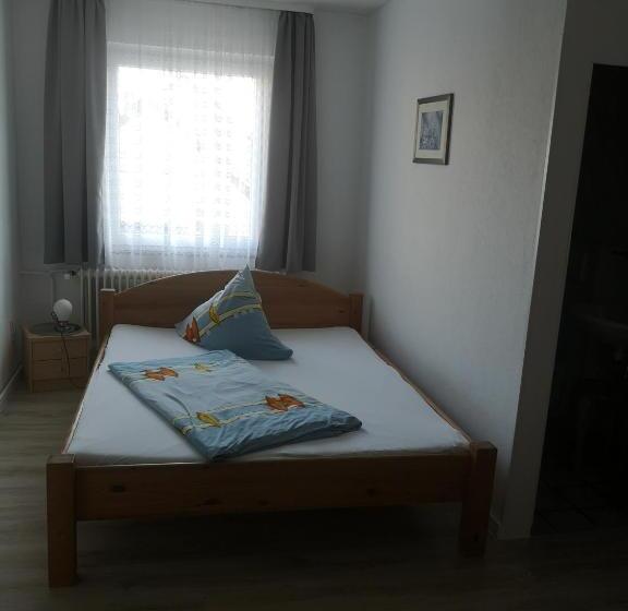 بنسيون Gasthaus Zur Krone