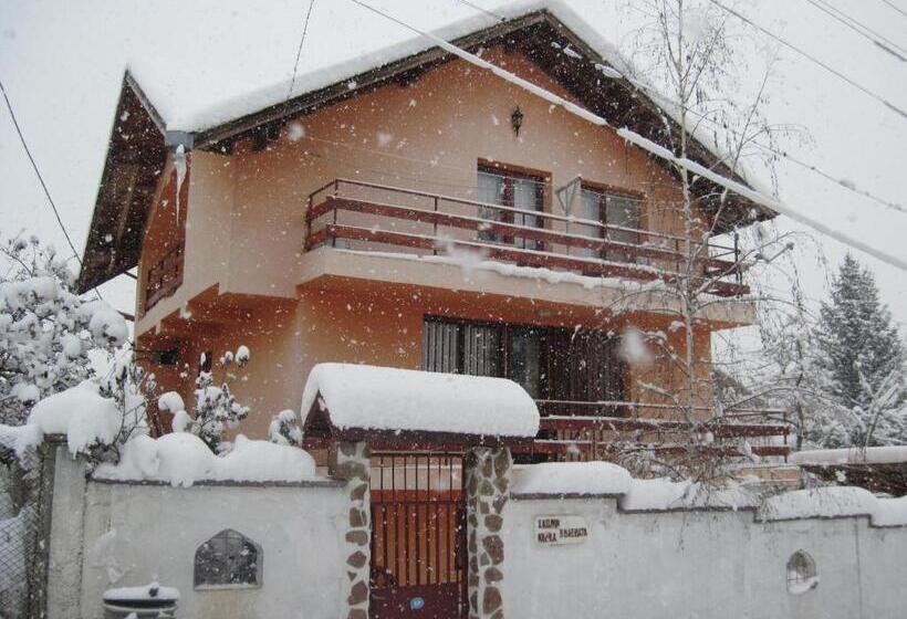 פנסיון Hadjibulevata Guest House