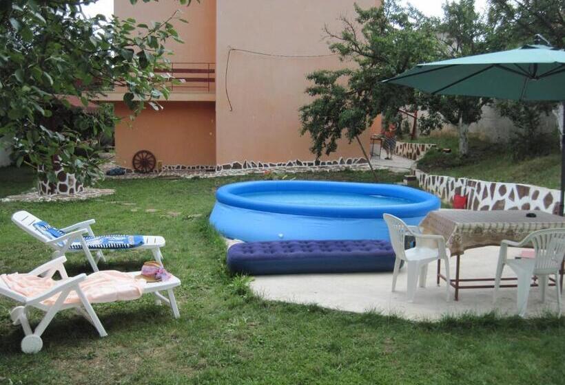 פנסיון Hadjibulevata Guest House