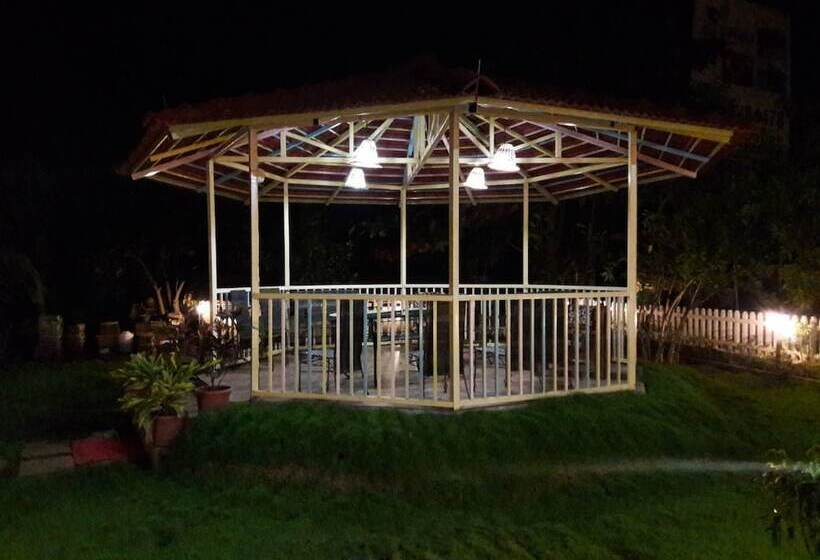 فندق Aanandi Farm And Resort