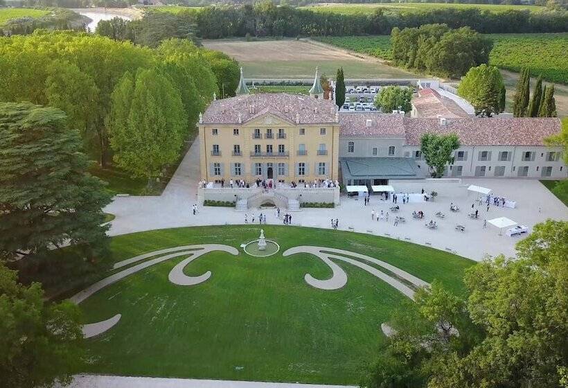 Отель Chateau De Fonscolombe