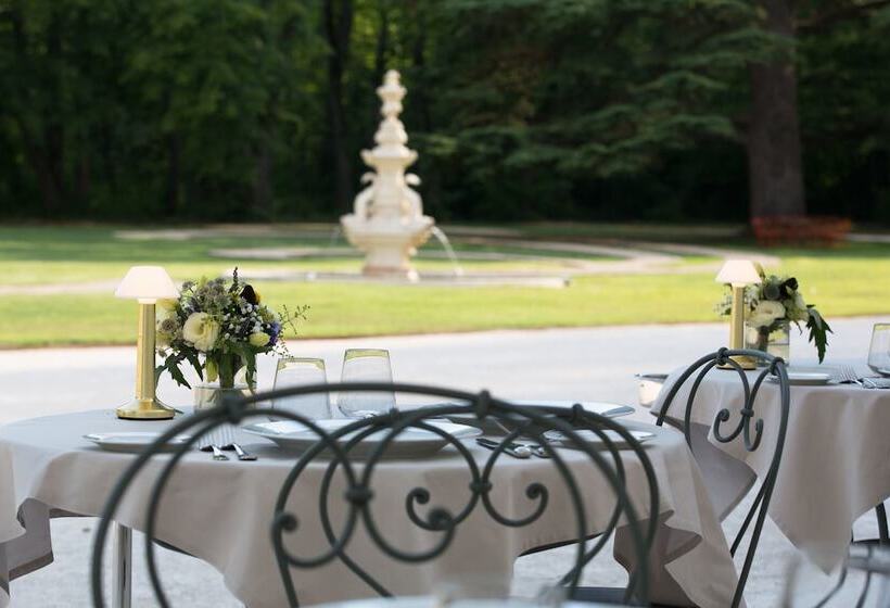 Отель Chateau De Fonscolombe