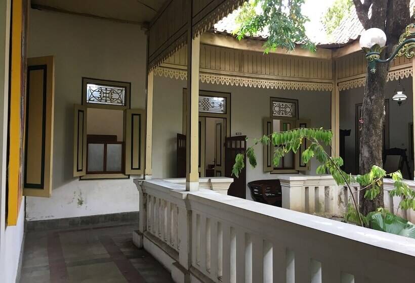 پانسیون Ndalem Natan Royal Heritage