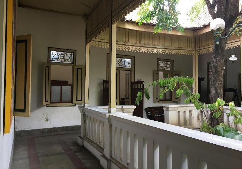 پانسیون Ndalem Natan Royal Heritage