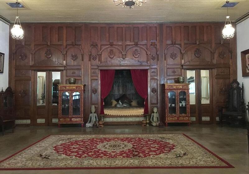 پانسیون Ndalem Natan Royal Heritage