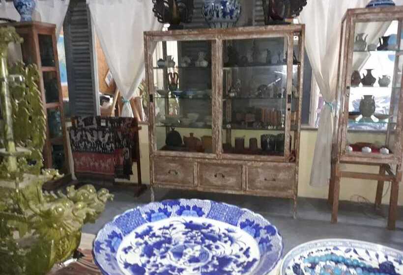 مبيت وإفطار Cemara Beachfront Suite