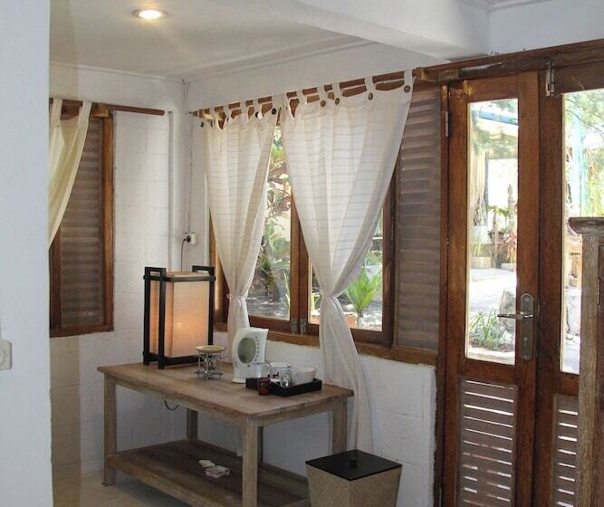 مبيت وإفطار Cemara Beachfront Suite