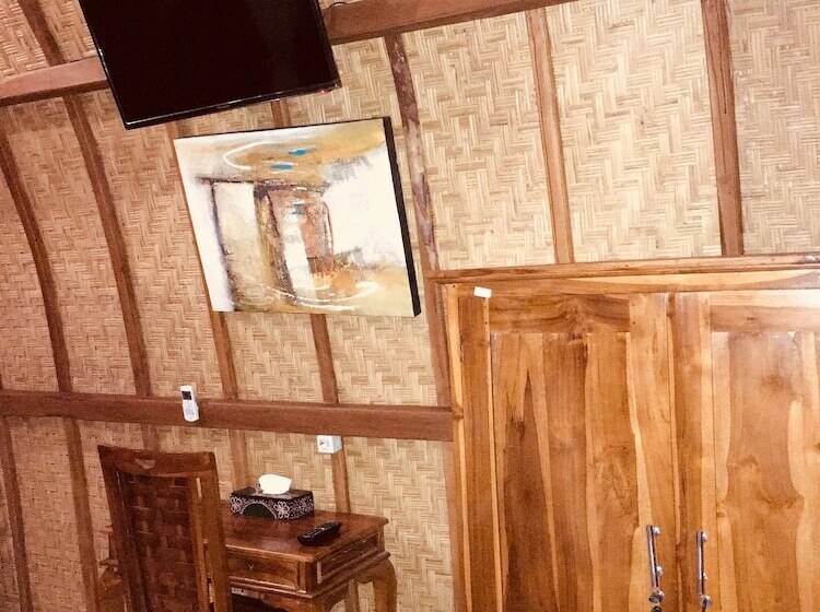 住宿加早餐  The Sandat Bungalow