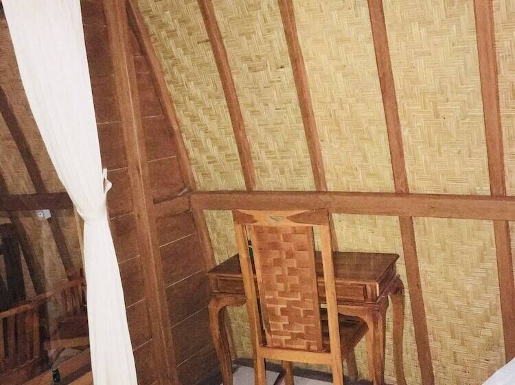 住宿加早餐  The Sandat Bungalow