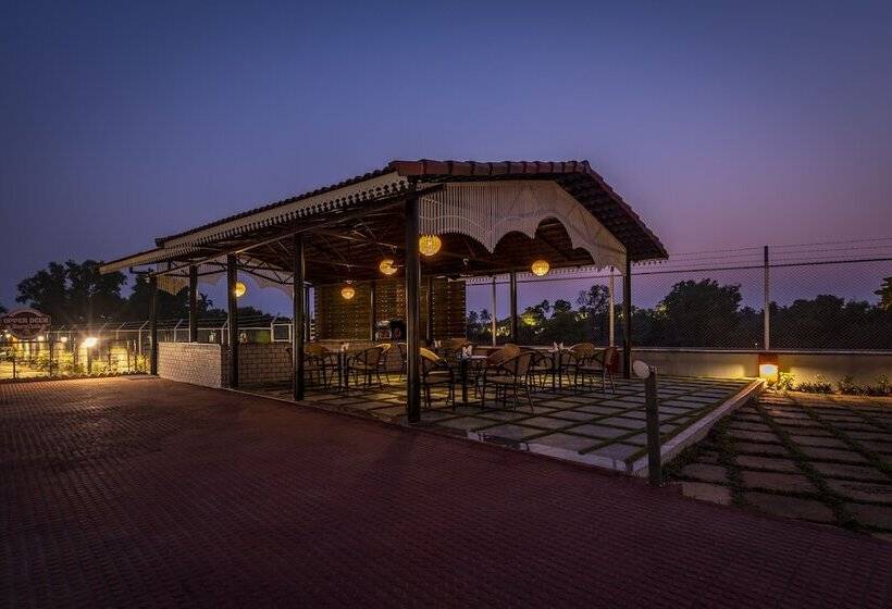 فندق Salcete Beach Resort