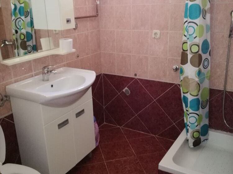 بنسيون Plavo Oko