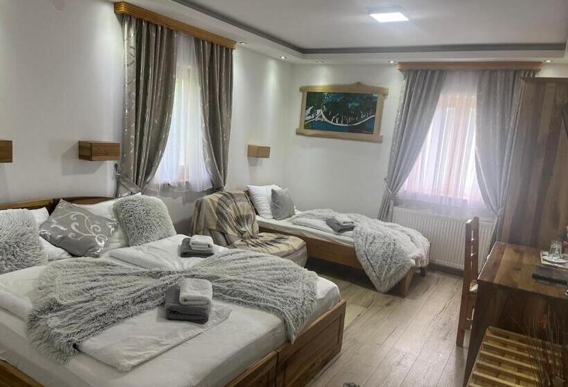 פנסיון Rustic Inn River