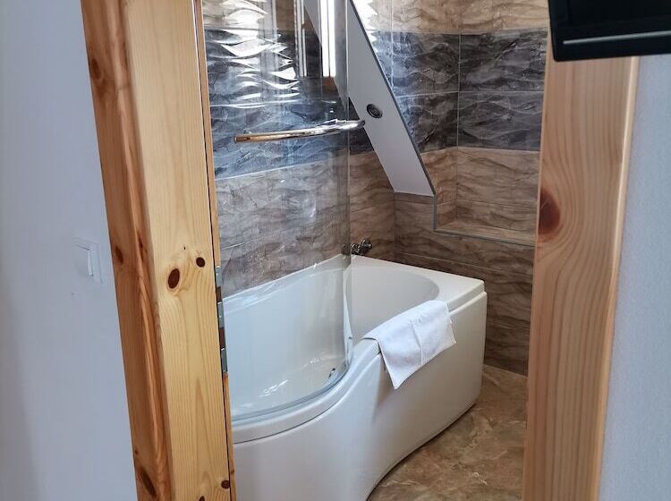 פנסיון Rustic Inn River