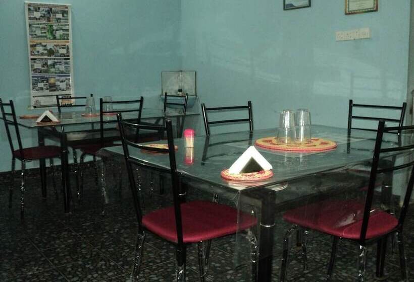 פנסיון Simla Inn Tourist Guest House