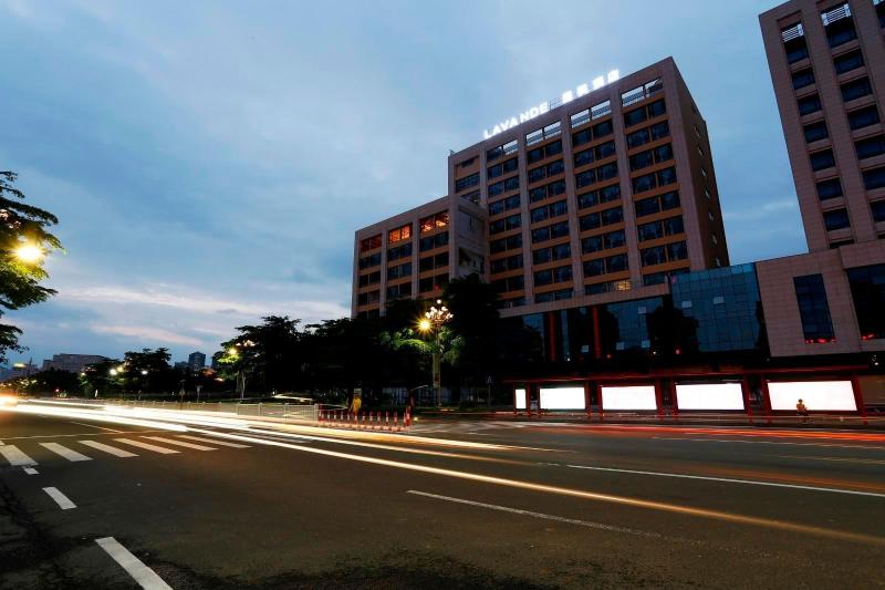 Отель Lavande  Qingyuan Sports Park City Government