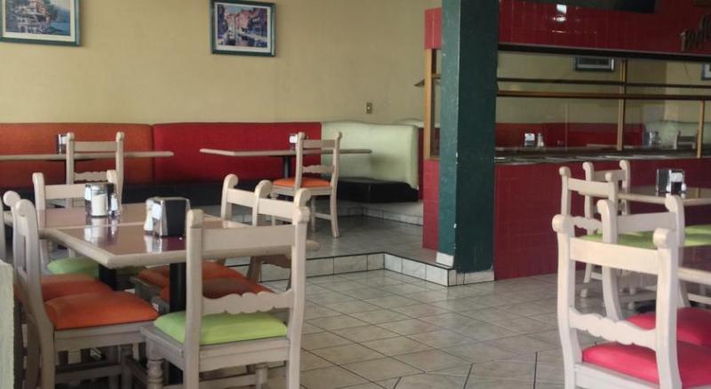 فندق Colon Express