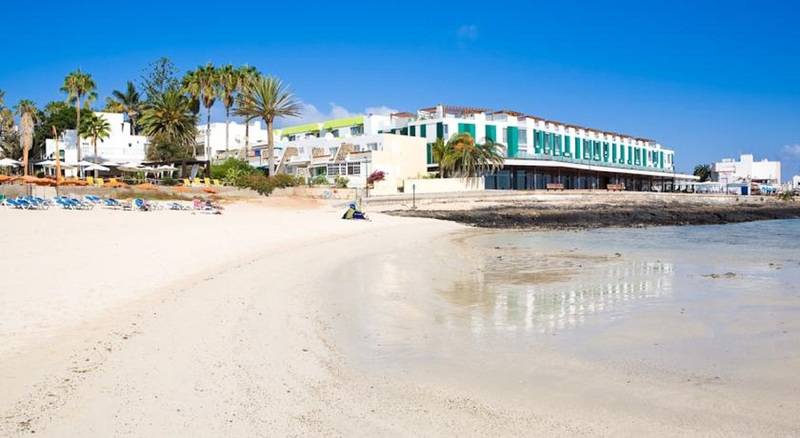 בית מלון כפרי LIVVO Corralejo Beach