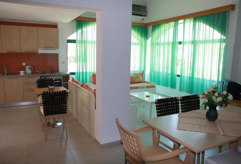 استراحتگاه Govino Bay