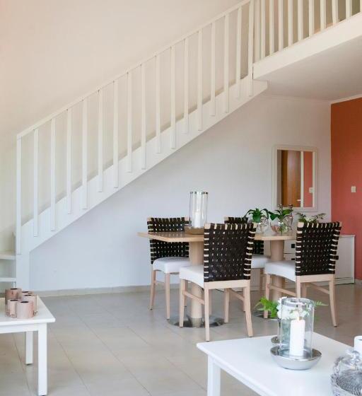استراحتگاه Govino Bay