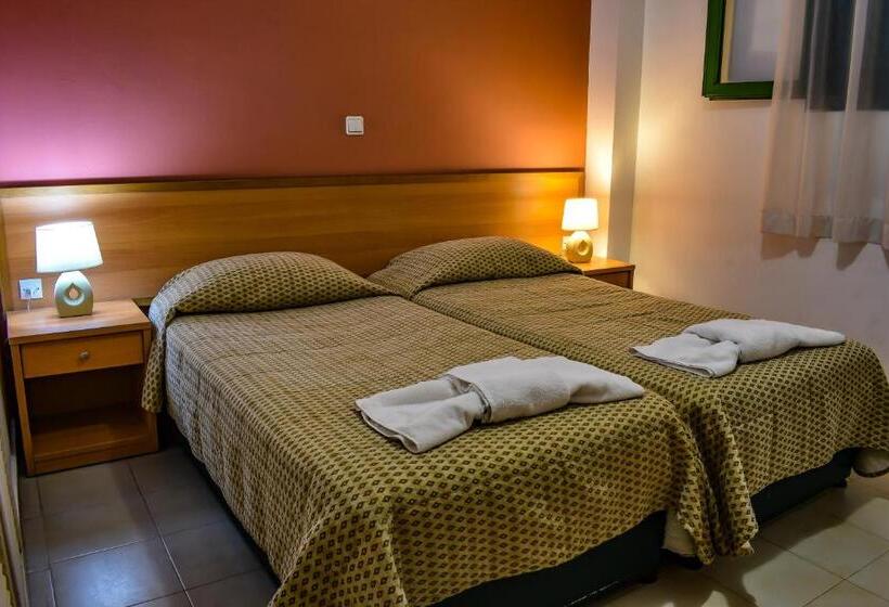 استراحتگاه Govino Bay