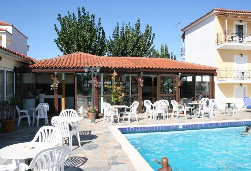 Village Inn Studios & Family Apartments