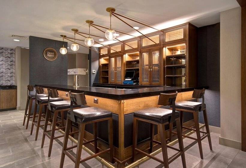 هتل Four Points By Sheraton Boston Newton
