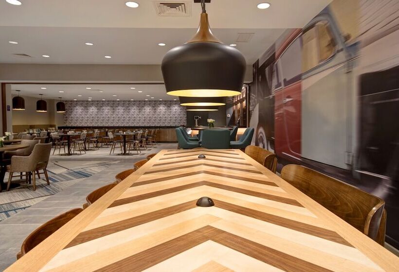 هتل Four Points By Sheraton Boston Newton