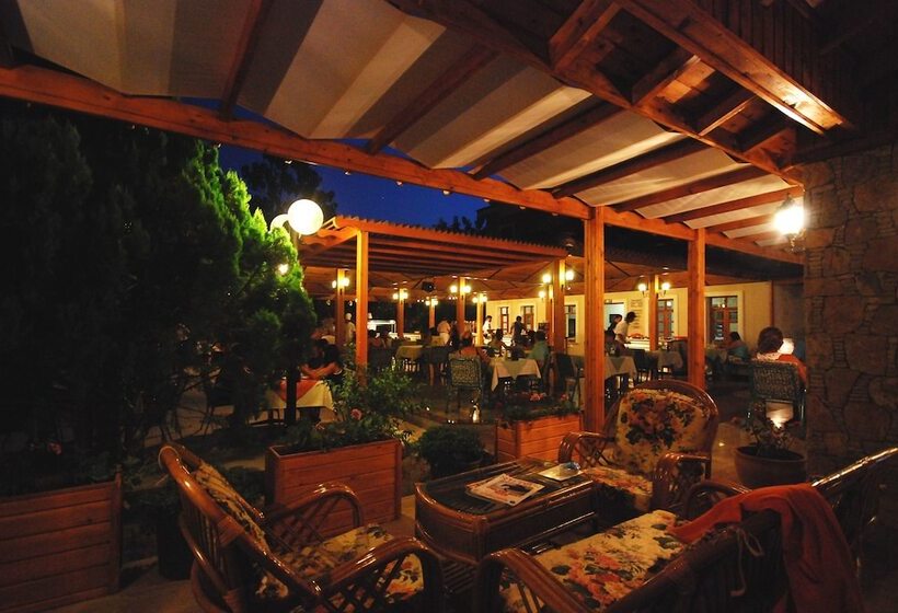 هتل Perdikia Beach