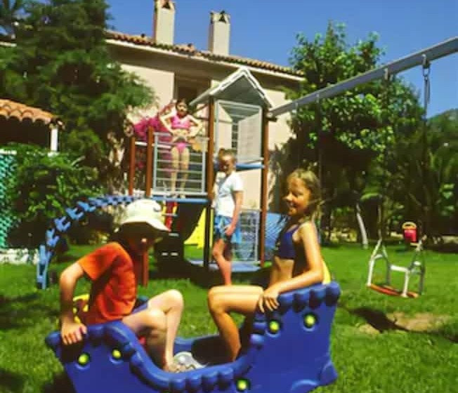 هتل Perdikia Beach