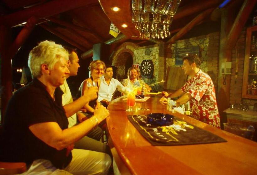 هتل Perdikia Beach