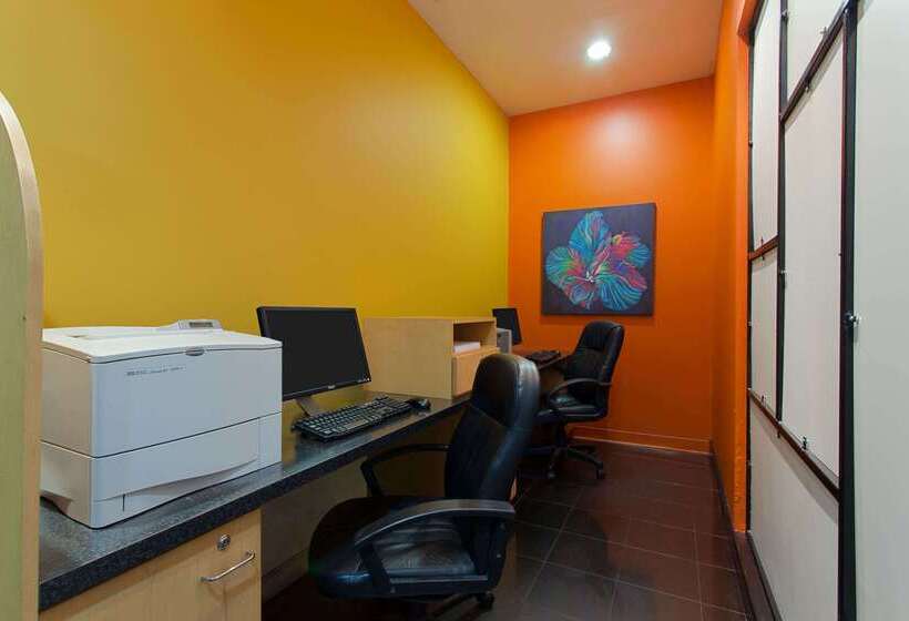 فندق Ramada By Wyndham Tampa Westshore Airport South