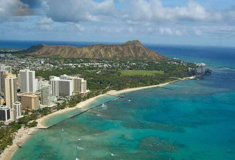 בית מלון כפרי Waikiki Beach Marriott Resort & Spa