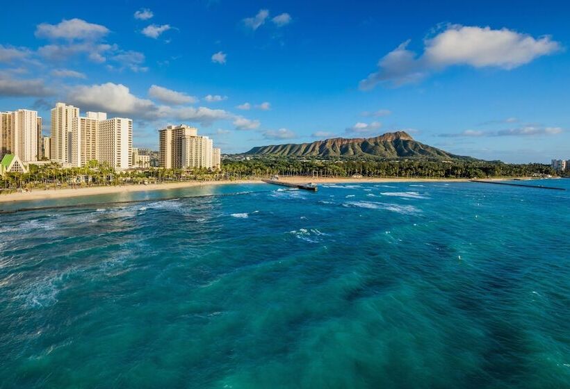 בית מלון כפרי Waikiki Beach Marriott Resort & Spa