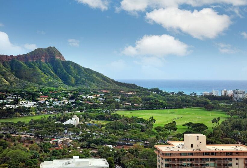 בית מלון כפרי Waikiki Beach Marriott Resort & Spa
