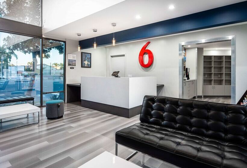 Motel 6anaheim, Ca  Convention Center