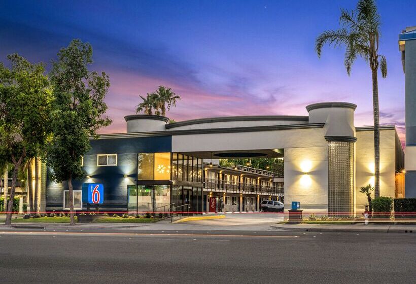 Motel 6anaheim, Ca  Convention Center