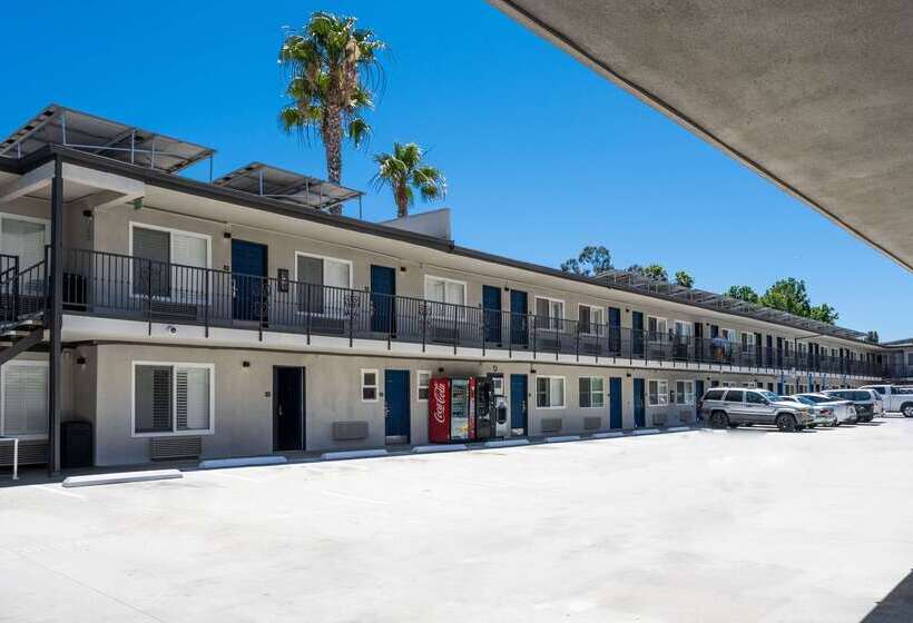 Motel 6anaheim, Ca  Convention Center