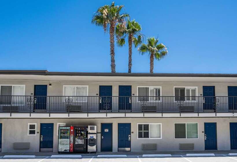 Motel 6anaheim, Ca  Convention Center