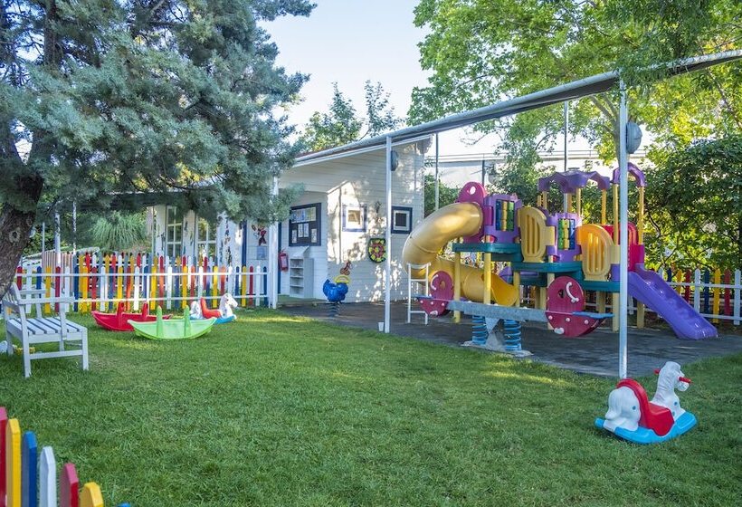 استراحتگاه Queen S Park Le Jardin