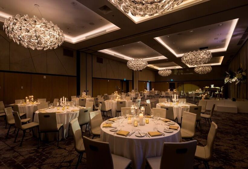 Humaniti Hotel Montreal, Autograph Collection