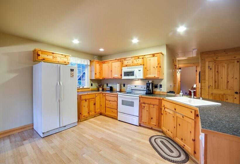 095gs   Hot Tub   Wifi   Pets Ok   Sleeps 4