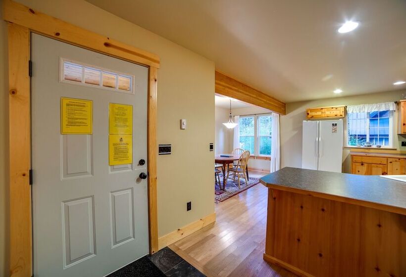 095gs   Hot Tub   Wifi   Pets Ok   Sleeps 4